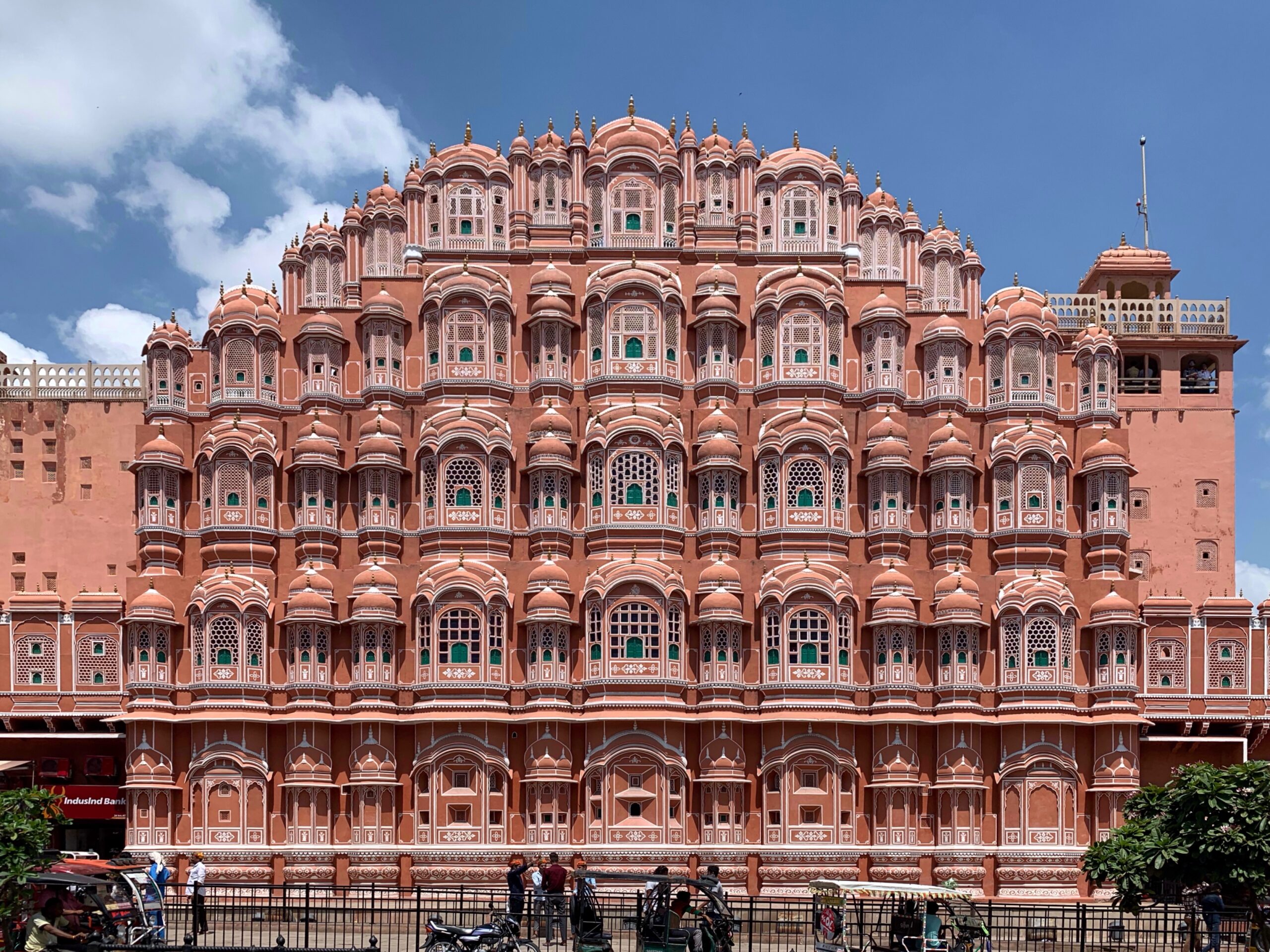 20250930 East_facade_Hawa_Mahal_Jaipur_from_ground_level_(July_2022)_-_img_01