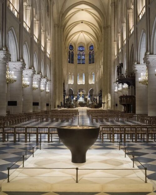 26-27 C01 Notre-Dame de Paris