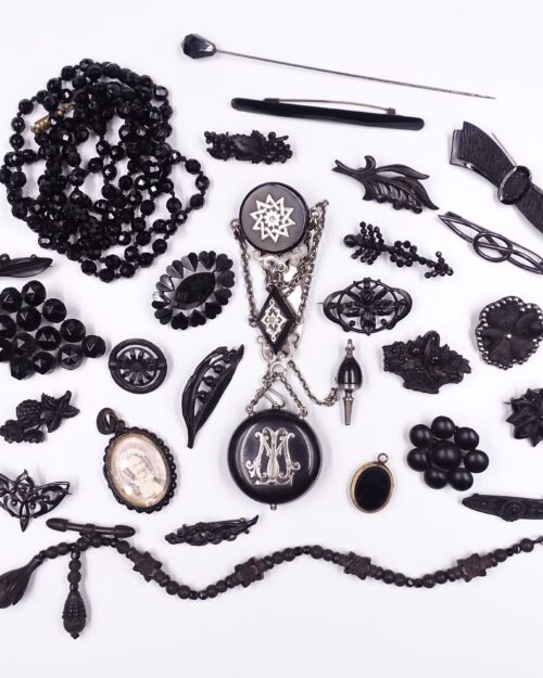 26-27 C20 Les bijoux de deuil